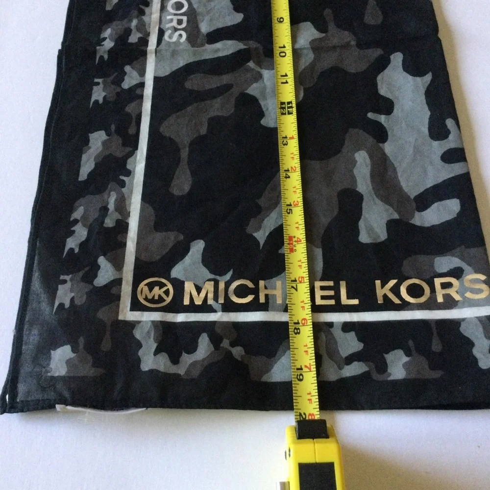 MICHAEL KORS COTTON SCARF/BANDANA BLACK AND GRAY CAMO PRINT WITH LOGO NWOT
